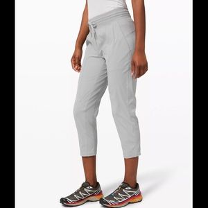 Lululemon dance studio crop 25' joggers pants size 6 light gray